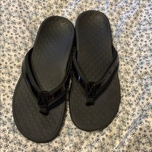Vionic flip flops with arch support.